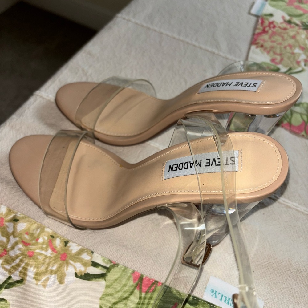 Steve Madden Tan Cream Heels Minimalist Design